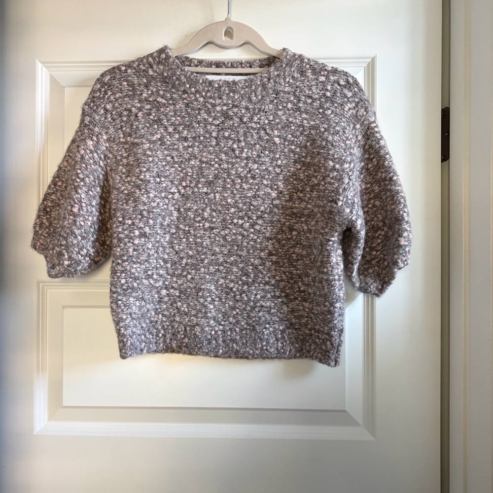 Astr Textured Short Sleeve Crew Sweater in Taupe and Cream
